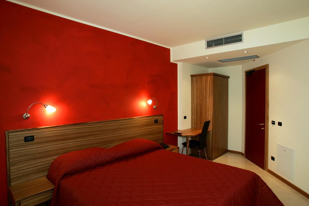 Hotel 5 Vie Almenno San Salvatore Room photo