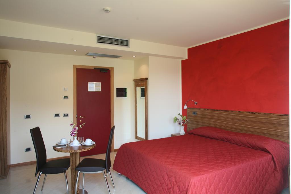 Hotel 5 Vie Almenno San Salvatore Room photo